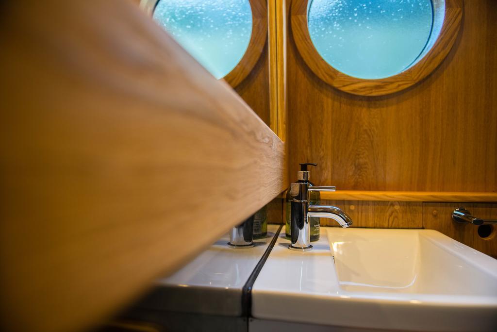 Narrowboat Puzzle Hotell Ely Eksteriør bilde